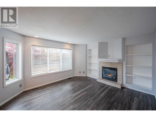 3462 South Main Street Unit# 10, Penticton, BC - Indoor Photo Showing Living Room With Fireplace