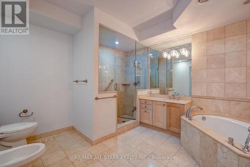 211 - 7071 Bayview Avenue, Markham (Bayview Glen), ON - Indoor Photo Showing Bathroom