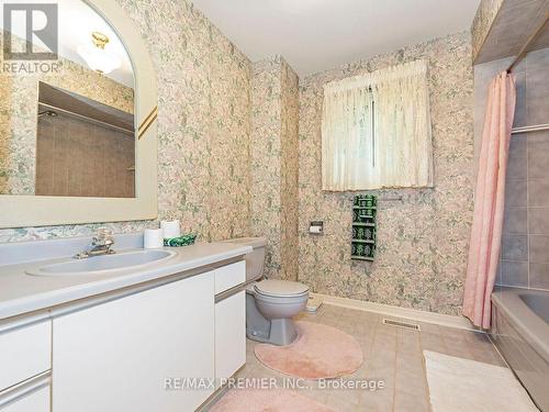 26 Dicarlo Drive, Vaughan, ON - Indoor Photo Showing Bathroom