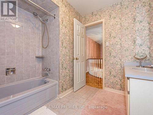 26 Dicarlo Drive, Vaughan, ON - Indoor Photo Showing Bathroom