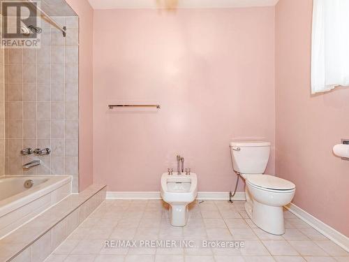 26 Dicarlo Drive, Vaughan, ON - Indoor Photo Showing Bathroom