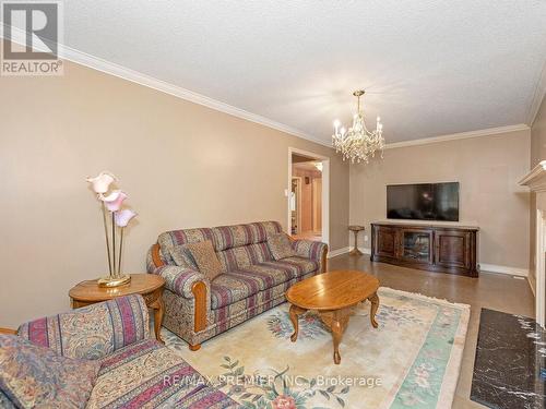 26 Dicarlo Drive, Vaughan, ON - Indoor Photo Showing Living Room