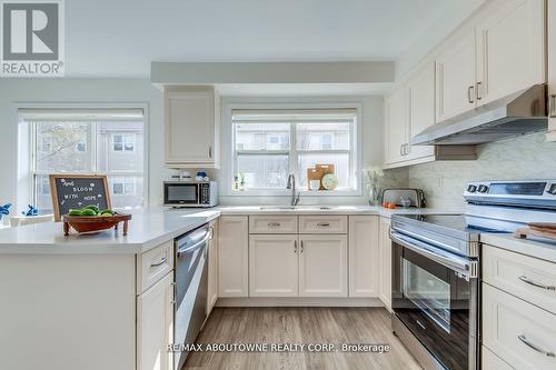 2973 Garnethill Way, Oakville (West Oak Trails), ON - Indoor Photo Showing Kitchen