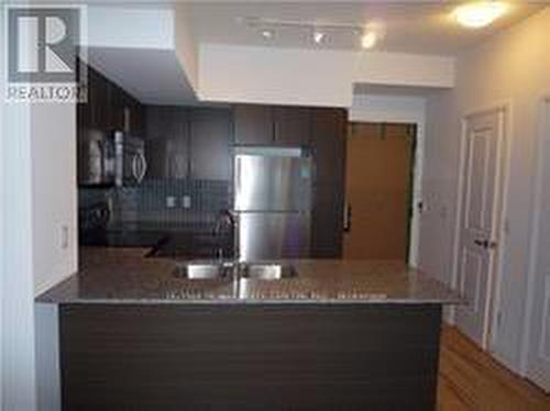 407 - 65 Speers Road, Oakville (Old Oakville), ON - Indoor Photo Showing Kitchen