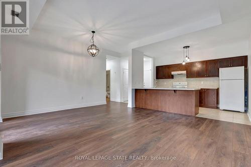 105 - 5070 Fairview Street, Burlington (Appleby), ON - Indoor Photo Showing Kitchen