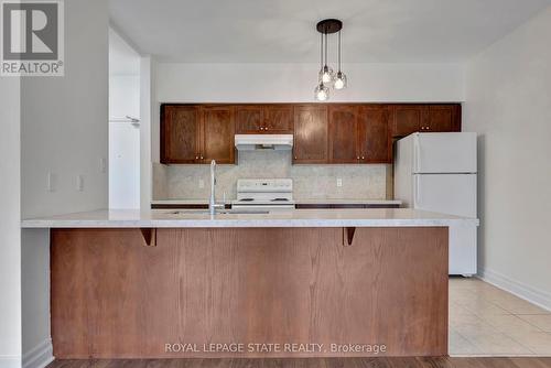 105 - 5070 Fairview Street, Burlington (Appleby), ON - Indoor Photo Showing Kitchen