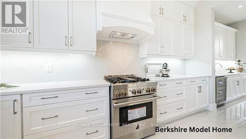 3 Hilborn Crescent, Blandford-Blenheim, ON - Indoor Photo Showing Kitchen With Upgraded Kitchen