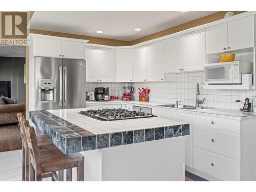 225 Country Estate Drive, Vernon, BC - Indoor Photo Showing Kitchen