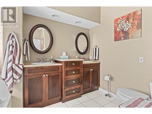 225 Country Estate Drive, Vernon, BC - Indoor Photo Showing Bathroom