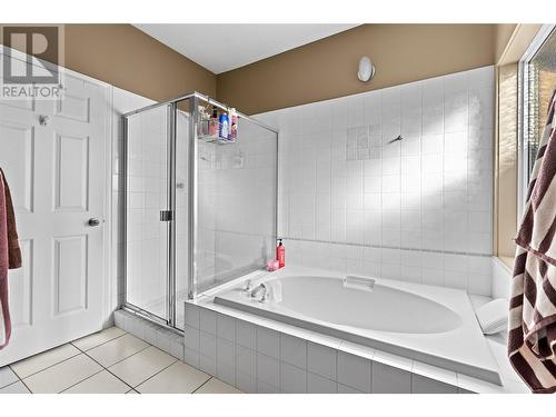 225 Country Estate Drive, Vernon, BC - Indoor Photo Showing Bathroom