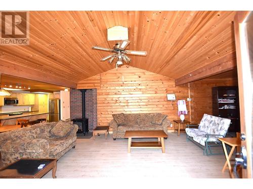 88 Elk Street, Vernon, BC - Indoor Photo Showing Living Room