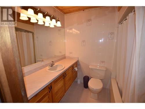 88 Elk Street, Vernon, BC - Indoor Photo Showing Bathroom