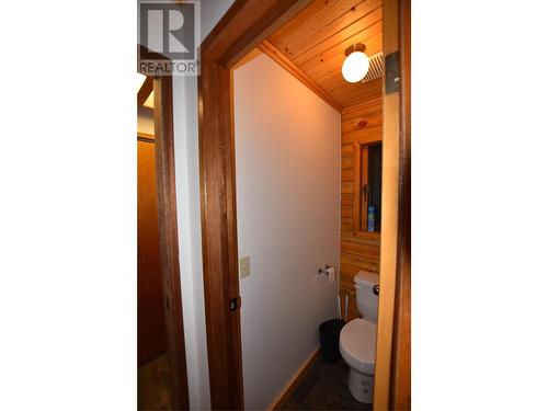 88 Elk Street, Vernon, BC - Indoor Photo Showing Bathroom