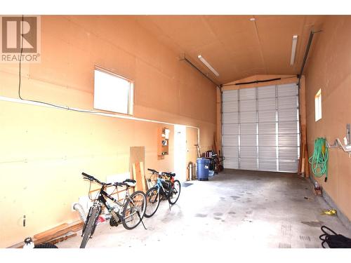 88 Elk Street, Vernon, BC - Indoor Photo Showing Garage