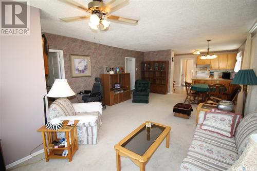 614 Front Street, Eastend, SK - Indoor Photo Showing Living Room