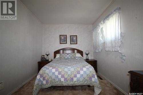 614 Front Street, Eastend, SK - Indoor Photo Showing Bedroom