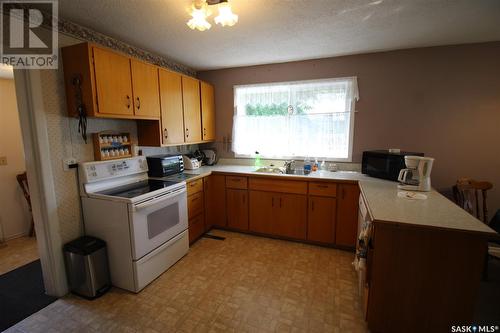 614 Front Street, Eastend, SK - Indoor Photo Showing Kitchen