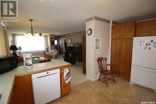 614 Front Street, Eastend, SK - Indoor Photo Showing Kitchen