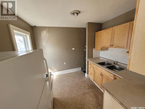 1078 Rae Street, Regina, SK - Indoor Photo Showing Kitchen With Double Sink