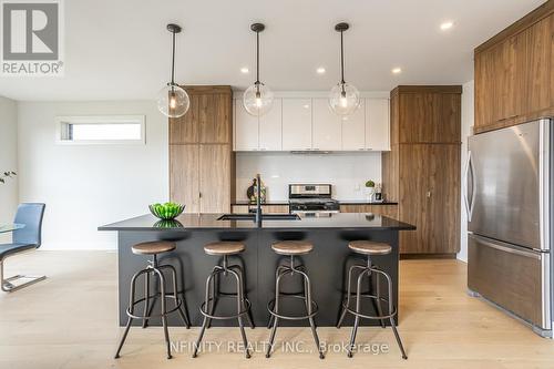 157 Crestview Drive, Middlesex Centre (Kilworth), ON - Indoor Photo Showing Kitchen With Upgraded Kitchen