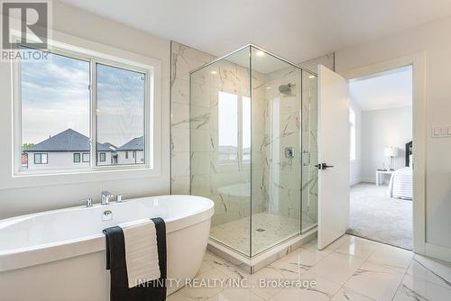 157 Crestview Drive, Middlesex Centre (Kilworth), ON - Indoor Photo Showing Bathroom