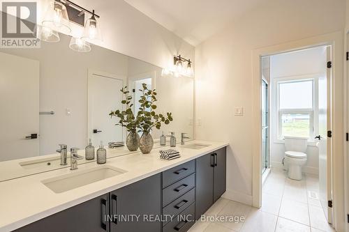 157 Crestview Drive, Middlesex Centre (Kilworth), ON - Indoor Photo Showing Bathroom