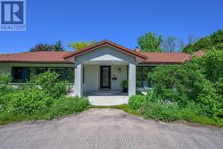 587 COMMISSIONERS ROAD W  London, ON N6K 1B6