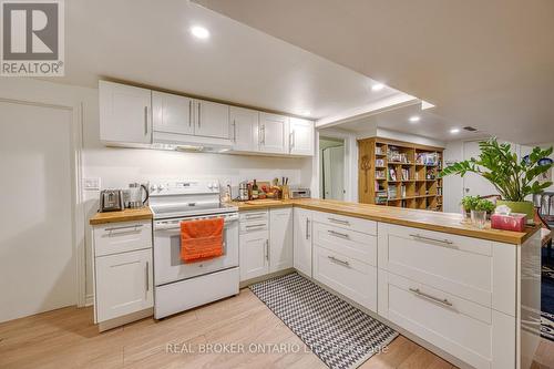 587 Commissioners Road W, London, ON - Indoor Photo Showing Kitchen