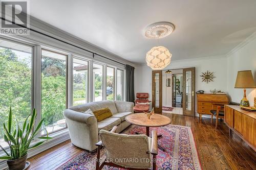 587 Commissioners Road W, London, ON - Indoor Photo Showing Living Room