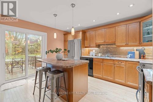 673 Woodcrest Boulevard, London, ON - Indoor Photo Showing Kitchen