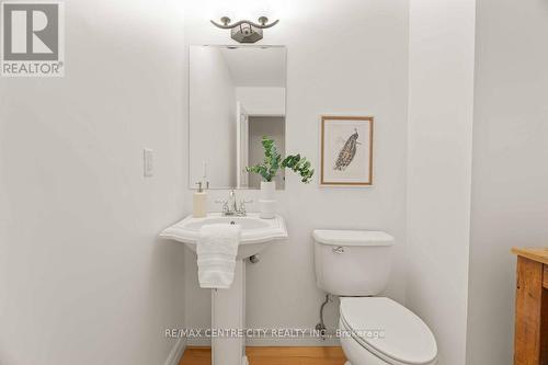 673 Woodcrest Boulevard, London, ON - Indoor Photo Showing Bathroom