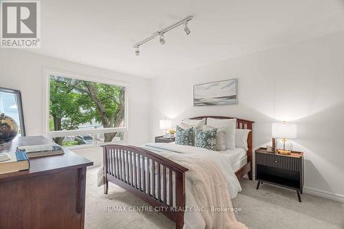 673 Woodcrest Boulevard, London, ON - Indoor Photo Showing Bedroom