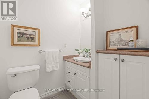 673 Woodcrest Boulevard, London, ON - Indoor Photo Showing Bathroom