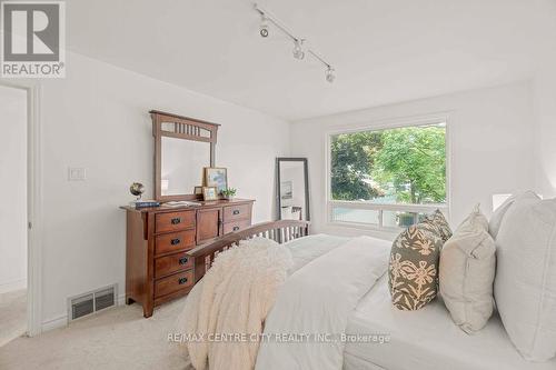 673 Woodcrest Boulevard, London, ON - Indoor Photo Showing Bedroom