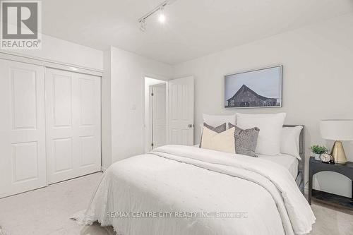 673 Woodcrest Boulevard, London, ON - Indoor Photo Showing Bedroom