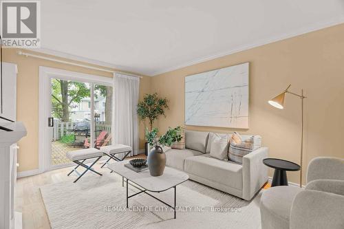 673 Woodcrest Boulevard, London, ON - Indoor Photo Showing Living Room