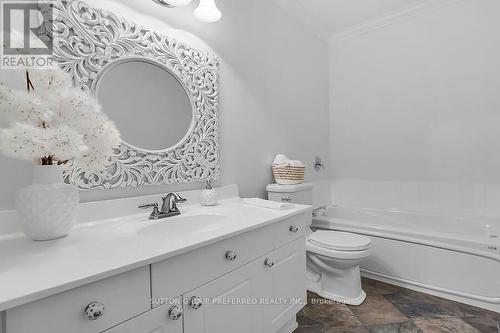 6 - 398 Old Riverside Drive, London, ON - Indoor Photo Showing Bathroom