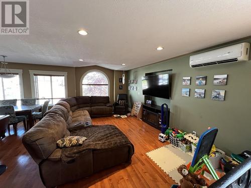 4439 Heritage Crescent, Fort Nelson, BC - Indoor Photo Showing Living Room