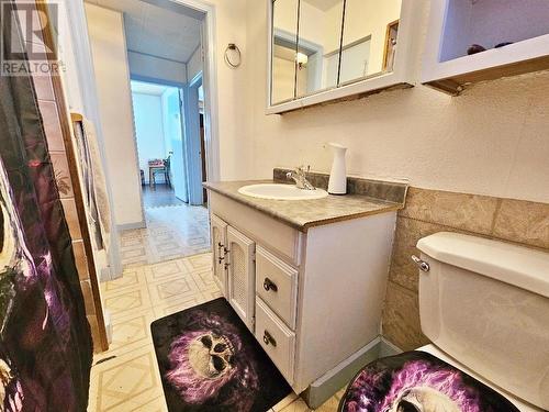 1108 River Park Road, Quesnel, BC - Indoor Photo Showing Bathroom