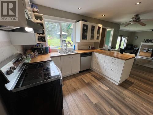 59 Pioneer Way, Fort Nelson, BC - Indoor Photo Showing Kitchen With Double Sink