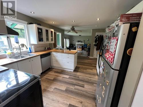 59 Pioneer Way, Fort Nelson, BC - Indoor Photo Showing Kitchen With Double Sink