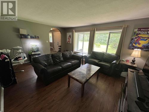 59 Pioneer Way, Fort Nelson, BC - Indoor Photo Showing Living Room