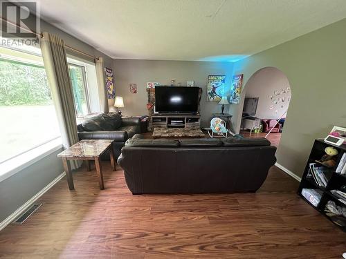 59 Pioneer Way, Fort Nelson, BC - Indoor Photo Showing Living Room