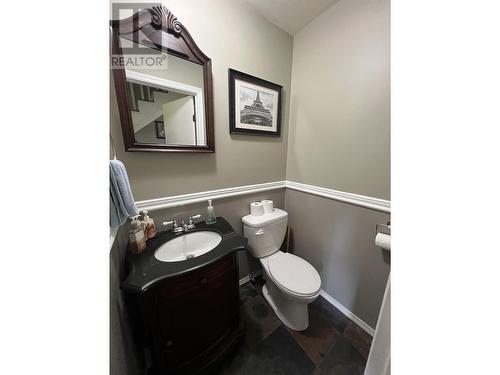 59 Pioneer Way, Fort Nelson, BC - Indoor Photo Showing Bathroom