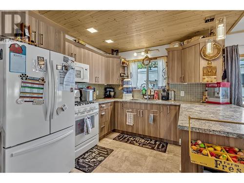 81 1000 Inverness Road, Prince George, BC - Indoor Photo Showing Kitchen