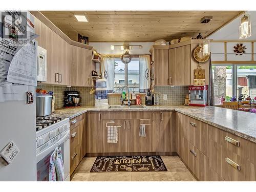 81 1000 Inverness Road, Prince George, BC - Indoor Photo Showing Kitchen