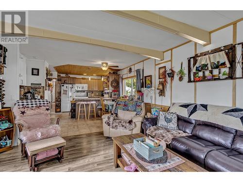 81 1000 Inverness Road, Prince George, BC - Indoor Photo Showing Living Room