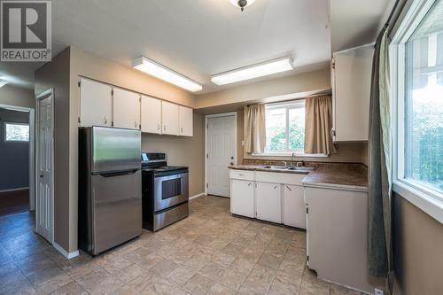 1288 20Th Avenue, Prince George, BC - Indoor Photo Showing Kitchen With Double Sink