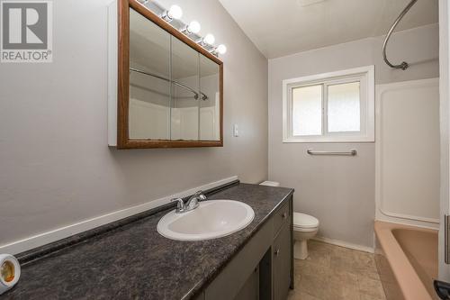 1288 20Th Avenue, Prince George, BC - Indoor Photo Showing Bathroom