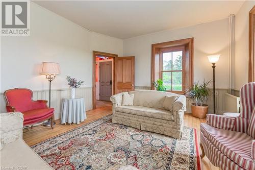 6086 5Th Line, Centre Wellington, ON - Indoor Photo Showing Living Room